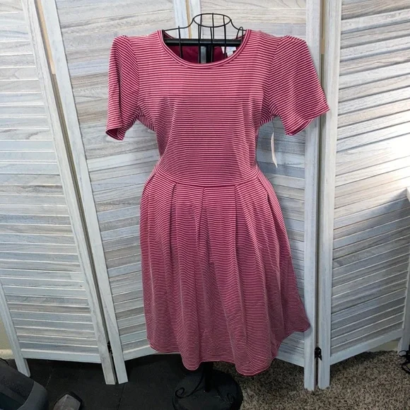 🆕❤️Lularoe- Red & White Striped Amelia - Picture 1 of 9
